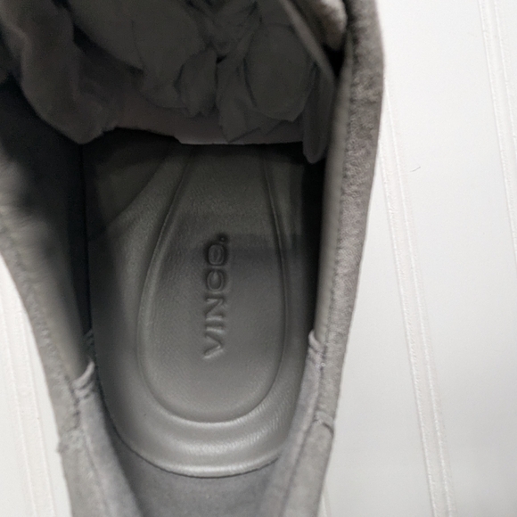 NWT Vince Lakewood Men's Fashion Sneakers Morning Haze Suede Slip On   9 In Box - Picture 6 of 9